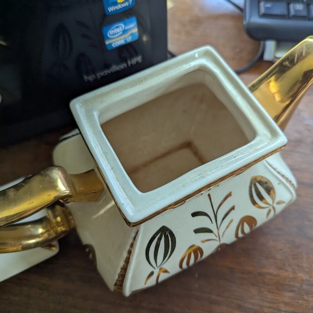 Ellgreave Teapot - Picture 2 of 4